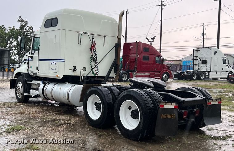 image for item DS3115 2012 Mack Pinnacle semi truck