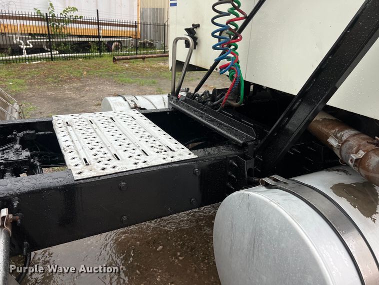 image for item DS3115 2012 Mack Pinnacle semi truck