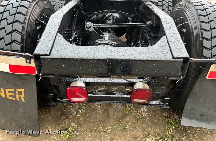 image for item DS3115 2012 Mack Pinnacle semi truck