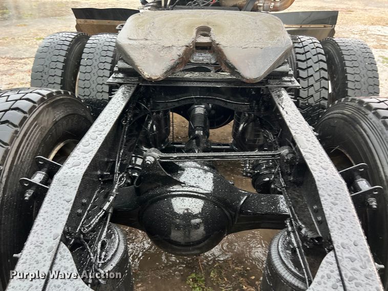 image for item DS3115 2012 Mack Pinnacle semi truck