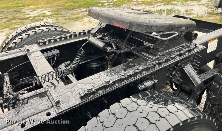 image for item DS3115 2012 Mack Pinnacle semi truck