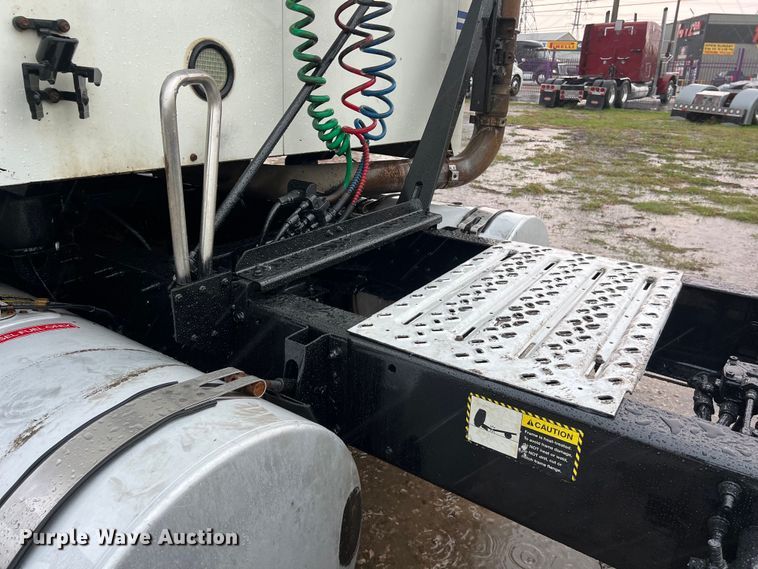 image for item DS3115 2012 Mack Pinnacle semi truck