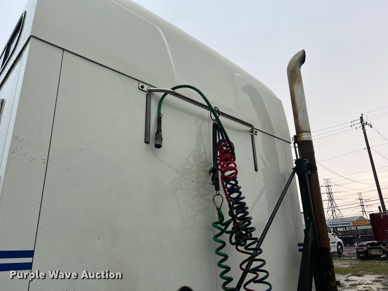 image for item DS3115 2012 Mack Pinnacle semi truck