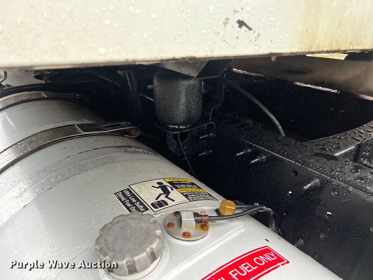 image for item DS3115 2012 Mack Pinnacle semi truck