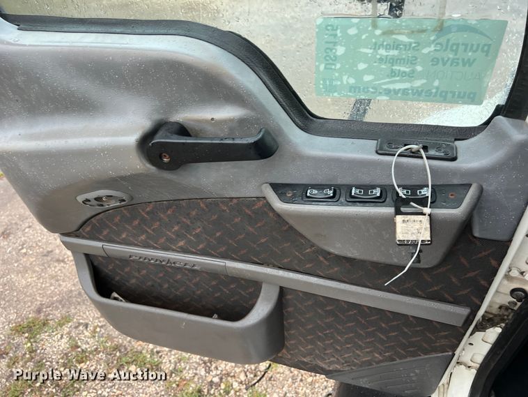 image for item DS3115 2012 Mack Pinnacle semi truck