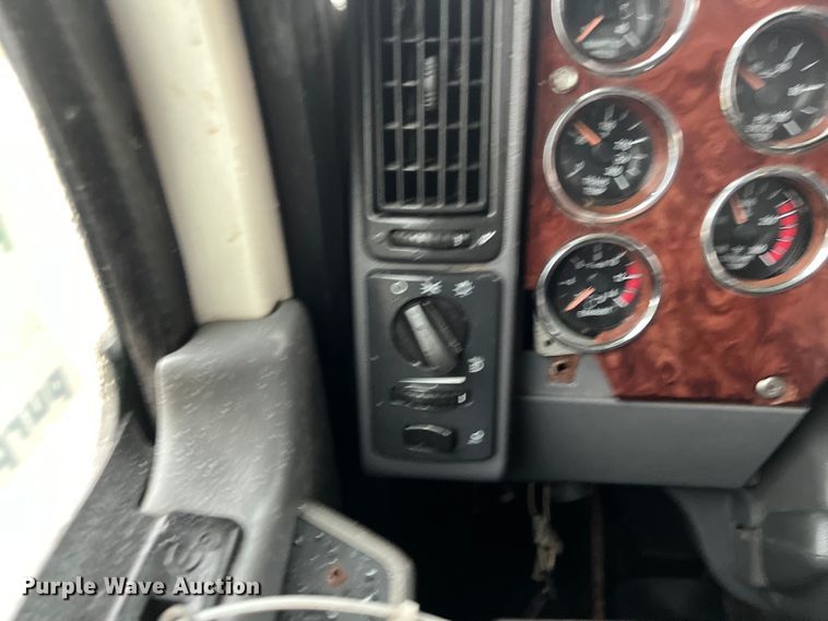 image for item DS3115 2012 Mack Pinnacle semi truck