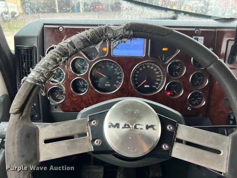 image for item DS3115 2012 Mack Pinnacle semi truck