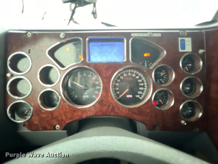 image for item DS3115 2012 Mack Pinnacle semi truck