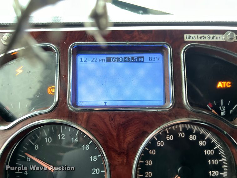 image for item DS3115 2012 Mack Pinnacle semi truck