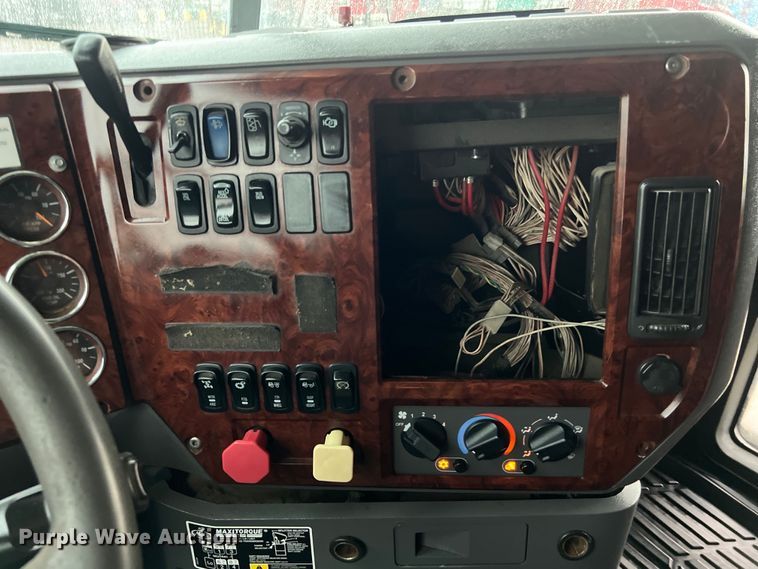 image for item DS3115 2012 Mack Pinnacle semi truck