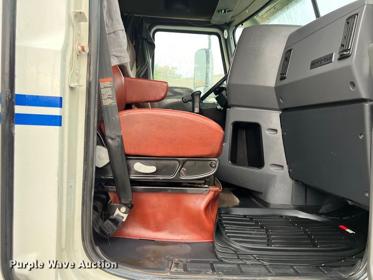 image for item DS3115 2012 Mack Pinnacle semi truck