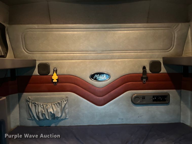 image for item DS3115 2012 Mack Pinnacle semi truck