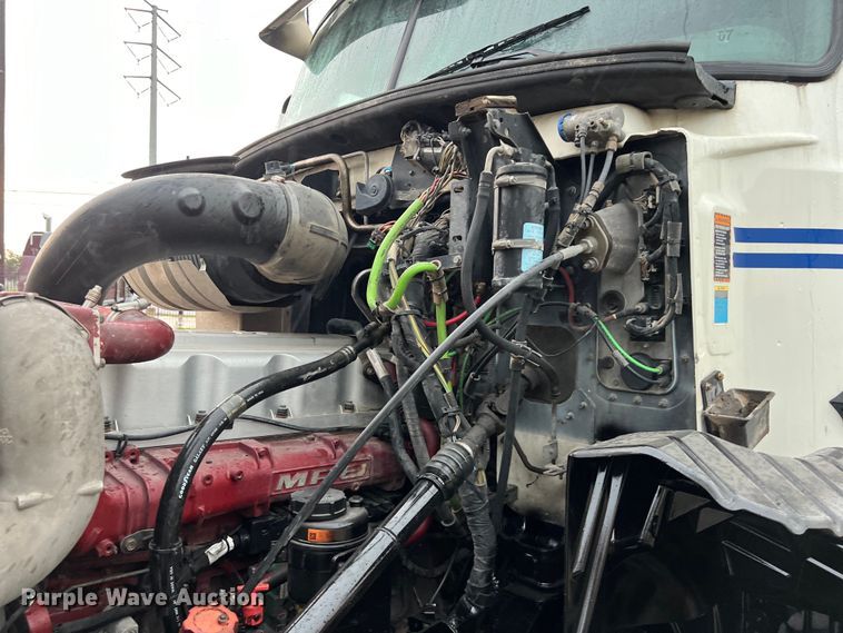 image for item DS3115 2012 Mack Pinnacle semi truck