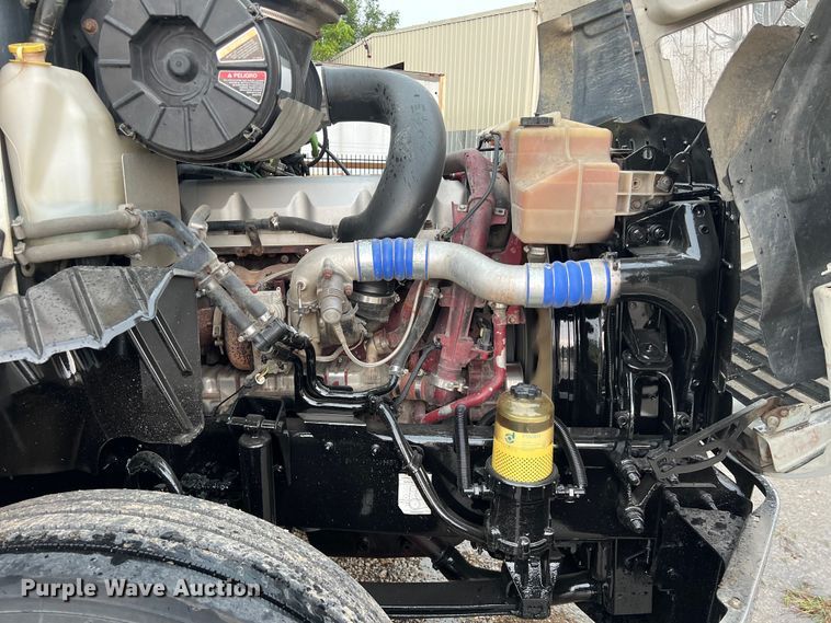 image for item DS3115 2012 Mack Pinnacle semi truck