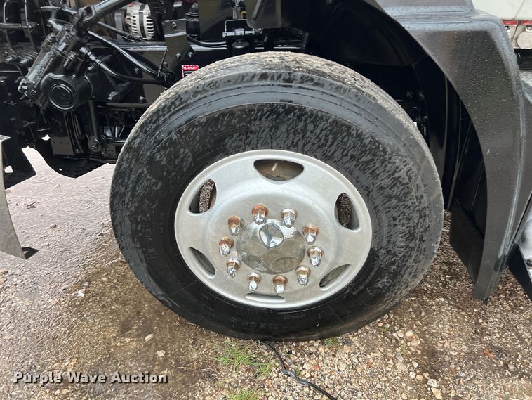 image for item DS3115 2012 Mack Pinnacle semi truck