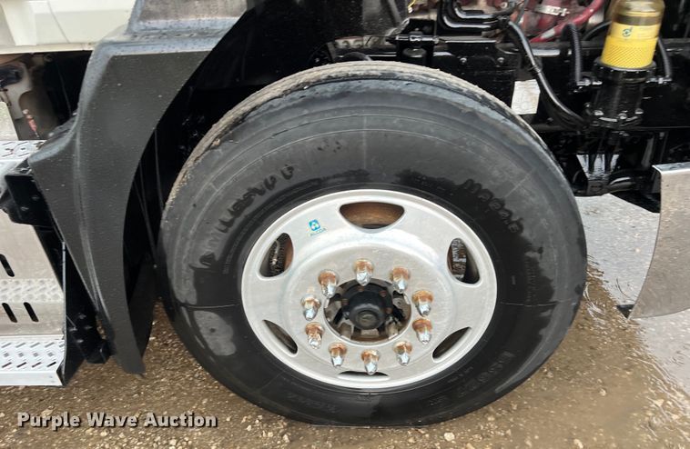 image for item DS3115 2012 Mack Pinnacle semi truck