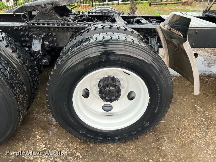 image for item DS3115 2012 Mack Pinnacle semi truck