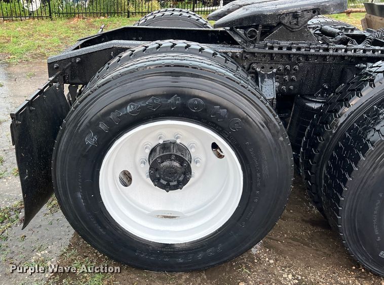 image for item DS3115 2012 Mack Pinnacle semi truck