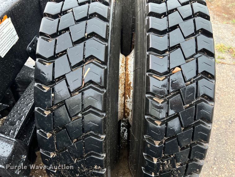 image for item DS3115 2012 Mack Pinnacle semi truck