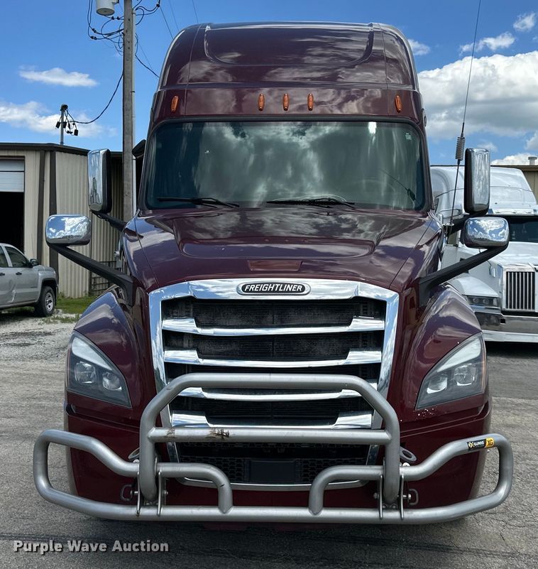 image for item DS4170 2019 Freightliner  Cascadia semi truck