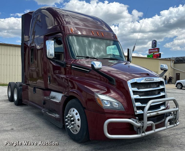 image for item DS4170 2019 Freightliner  Cascadia semi truck