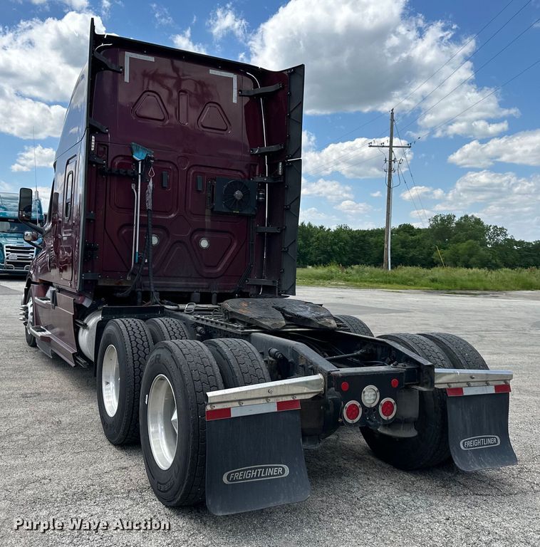 image for item DS4170 2019 Freightliner  Cascadia semi truck