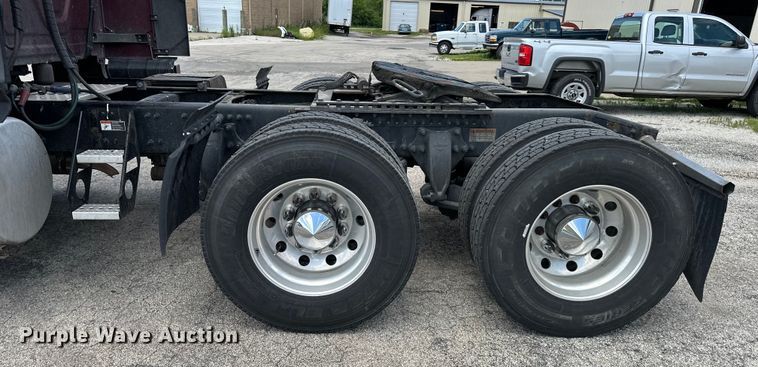 image for item DS4170 2019 Freightliner  Cascadia semi truck