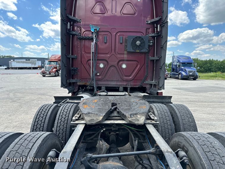 image for item DS4170 2019 Freightliner  Cascadia semi truck