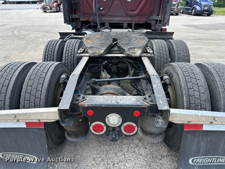 image for item DS4170 2019 Freightliner  Cascadia semi truck