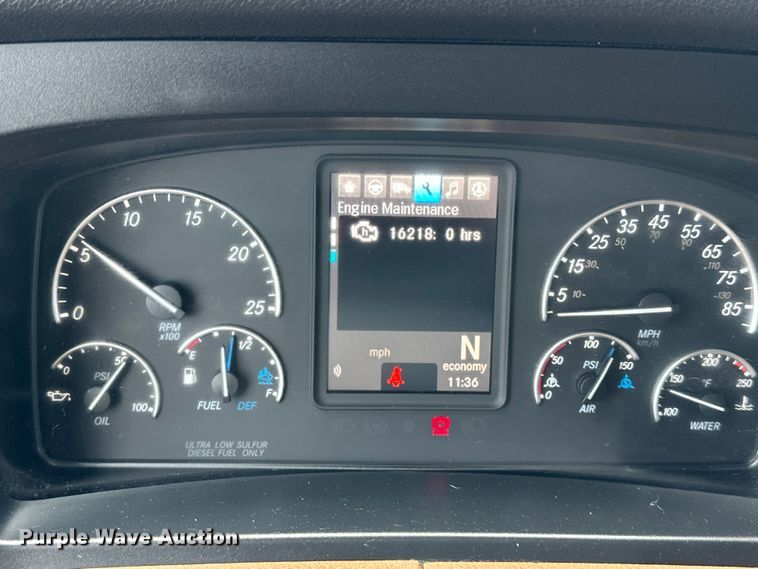 image for item DS4170 2019 Freightliner  Cascadia semi truck