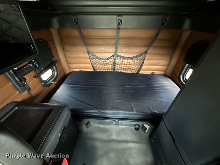 image for item DS4170 2019 Freightliner  Cascadia semi truck