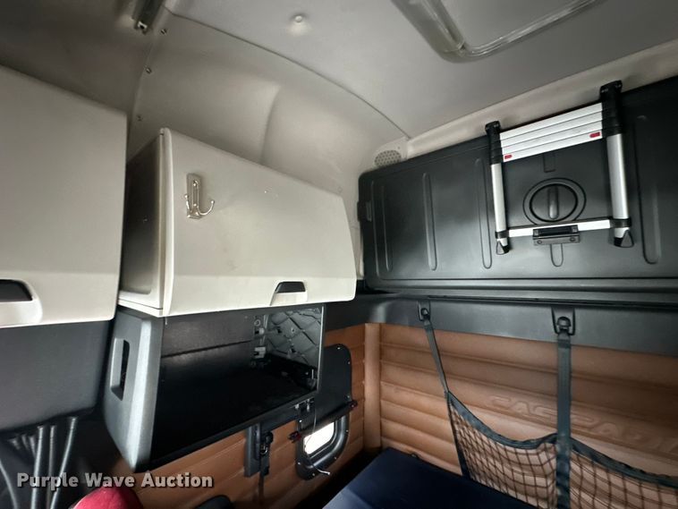 image for item DS4170 2019 Freightliner  Cascadia semi truck