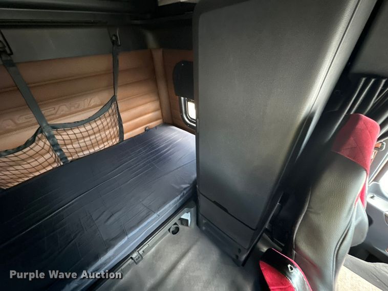 image for item DS4170 2019 Freightliner  Cascadia semi truck