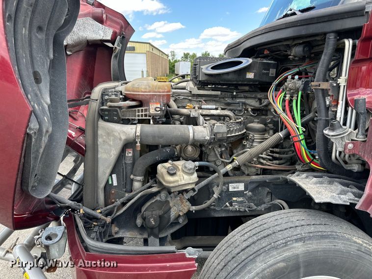 image for item DS4170 2019 Freightliner  Cascadia semi truck