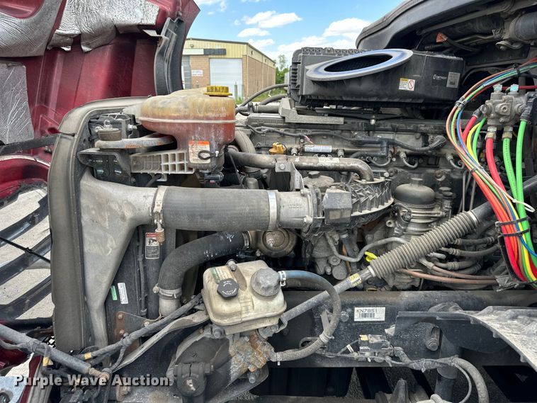 image for item DS4170 2019 Freightliner  Cascadia semi truck