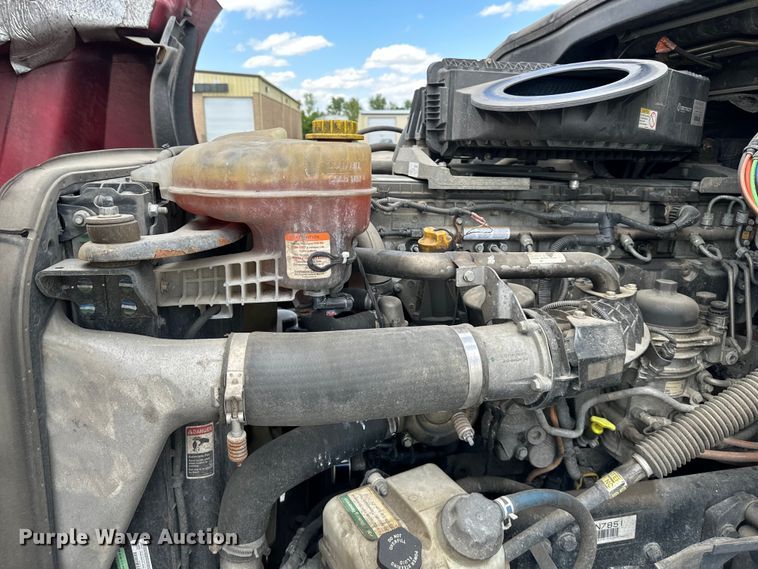 image for item DS4170 2019 Freightliner  Cascadia semi truck