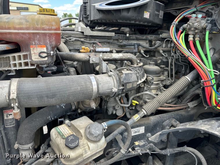 image for item DS4170 2019 Freightliner  Cascadia semi truck