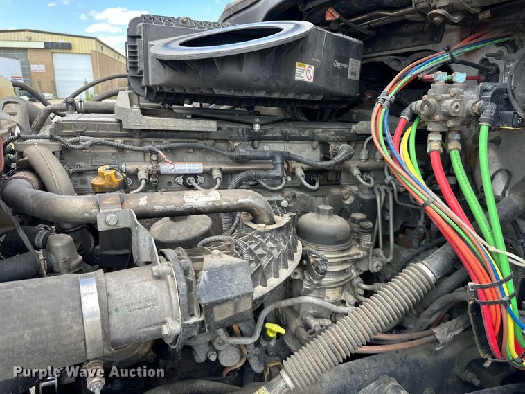 image for item DS4170 2019 Freightliner  Cascadia semi truck