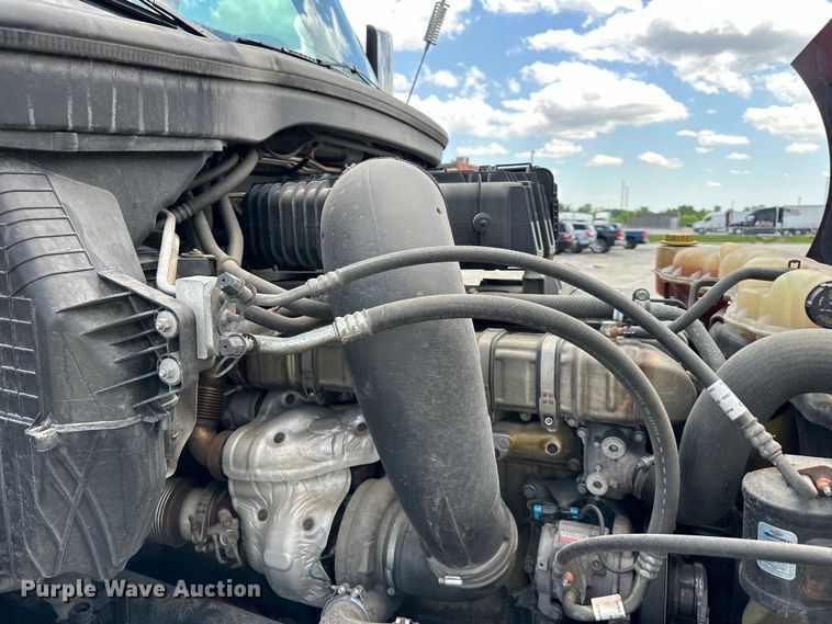 image for item DS4170 2019 Freightliner  Cascadia semi truck