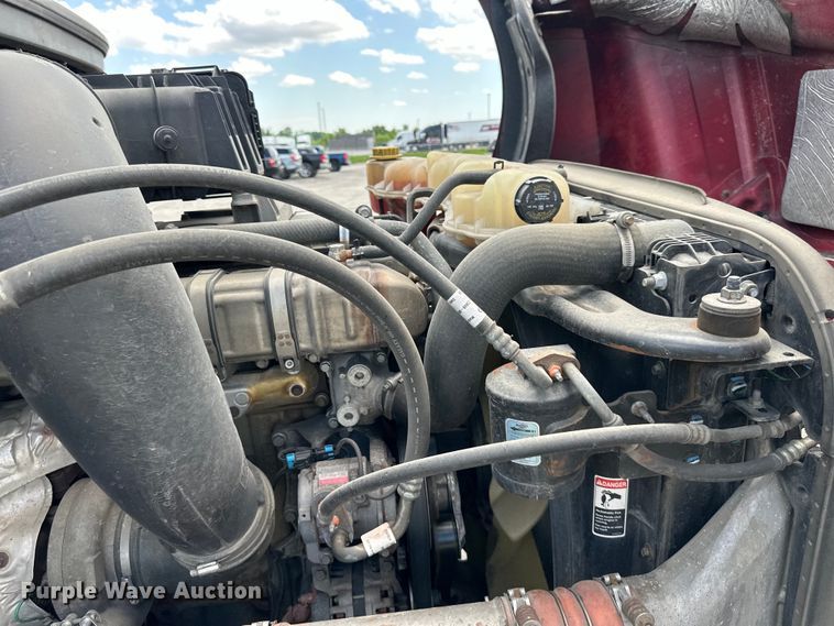 image for item DS4170 2019 Freightliner  Cascadia semi truck