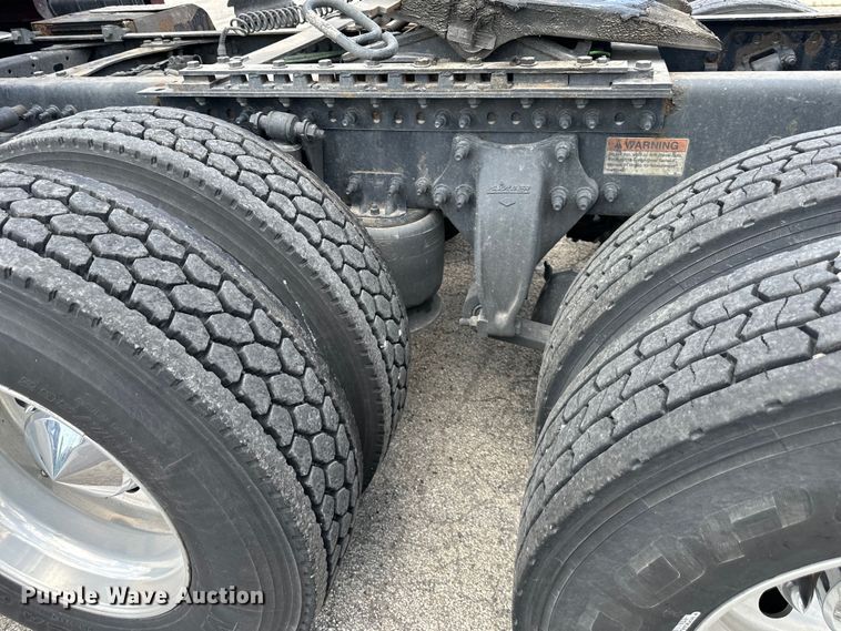 image for item DS4170 2019 Freightliner  Cascadia semi truck