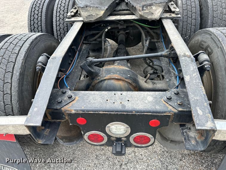 image for item DS4170 2019 Freightliner  Cascadia semi truck