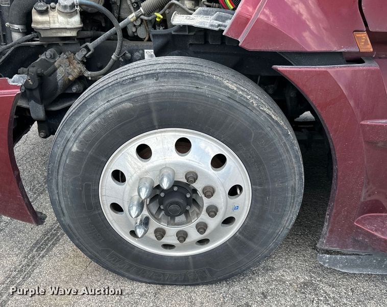 image for item DS4170 2019 Freightliner  Cascadia semi truck