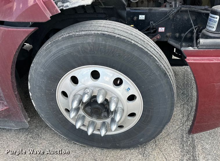 image for item DS4170 2019 Freightliner  Cascadia semi truck