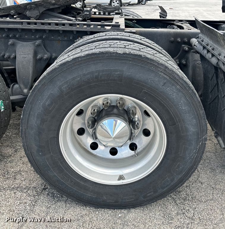 image for item DS4170 2019 Freightliner  Cascadia semi truck