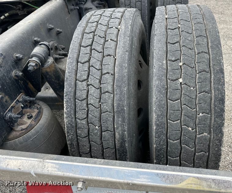 image for item DS4170 2019 Freightliner  Cascadia semi truck