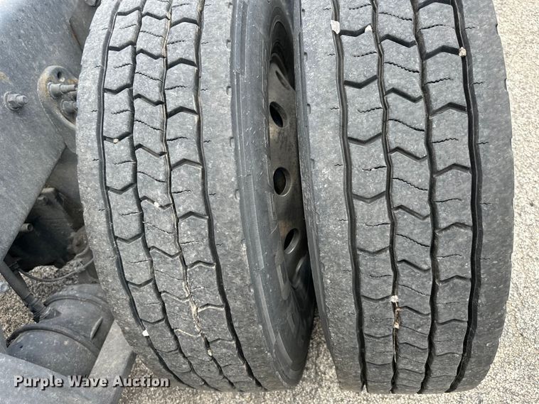 image for item DS4170 2019 Freightliner  Cascadia semi truck