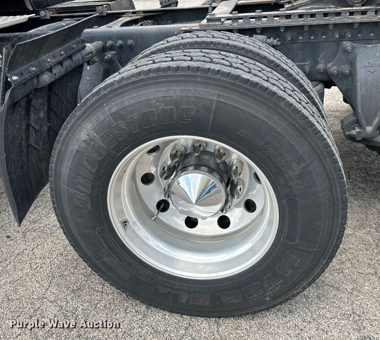 image for item DS4170 2019 Freightliner  Cascadia semi truck