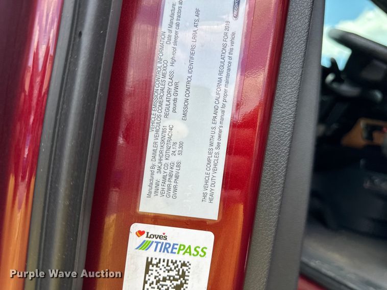 image for item DS4170 2019 Freightliner  Cascadia semi truck