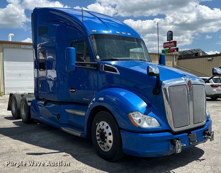 image for item DS4172 2019 Kenworth T680 semi truck